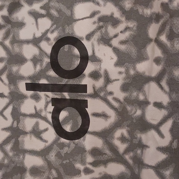 Alo Yoga Tie-Dye Shopper Tote Bag - Picture 3 of 13